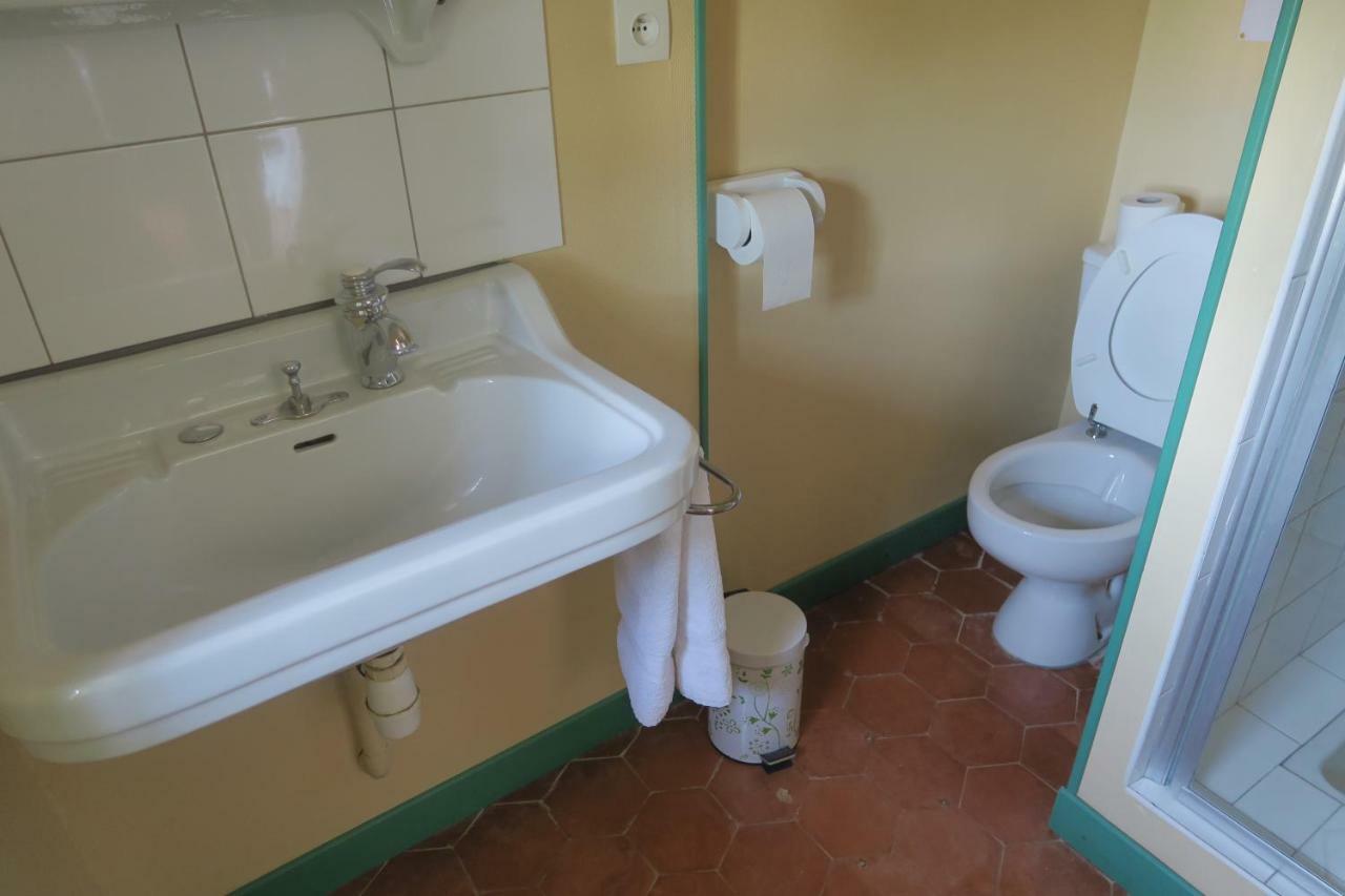 Bed and Breakfast Le Domaine De Fraissinet Ouveillan Exterior foto